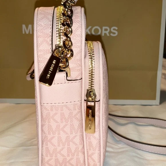 Authentic Michael Kors Crossbody - Picture 4 of 9